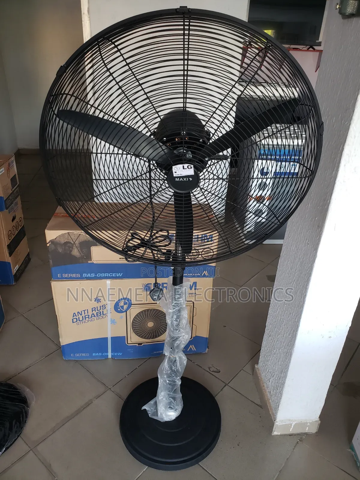 Maxi 26" Industrial Standing Fan