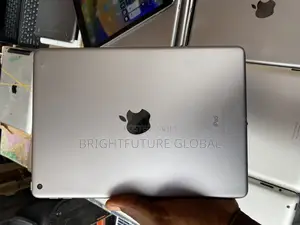 Apple iPad 5 (2022) 32 GB White
