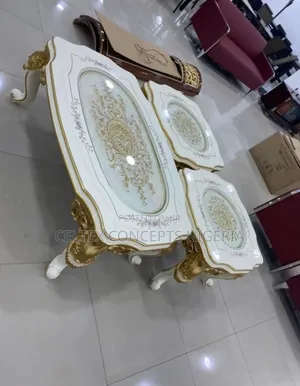 Royal Table With 2 Sides Stools