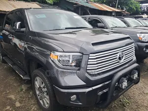 Toyota Tundra Limited 5.7L V8 4x4 Double Cab 6.6 ft. box 145.7 in. WB