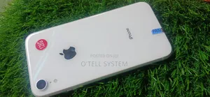 Apple iPhone XR 128 GB White