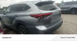 Toyota Highlander XLE 2021 Gray