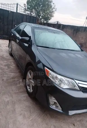Toyota Camry SE 4dr Sedan (2.5L 4cyl 6A) 2012 Gray
