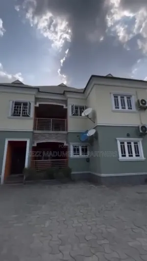 3bdrm Block of Flats in Shell Cooperative, Port-Harcourt for sale