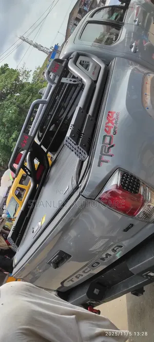Boot Cover Roller With Bar's for Tacoma and Others