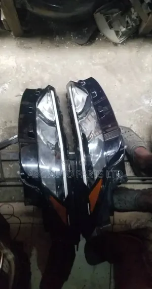 Headlight Ford Escape 2023