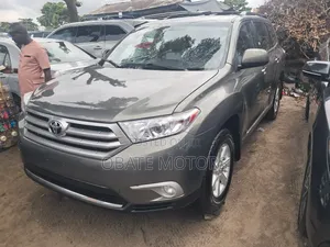 Toyota Highlander Limited 3.5l 4WD 2013 Green