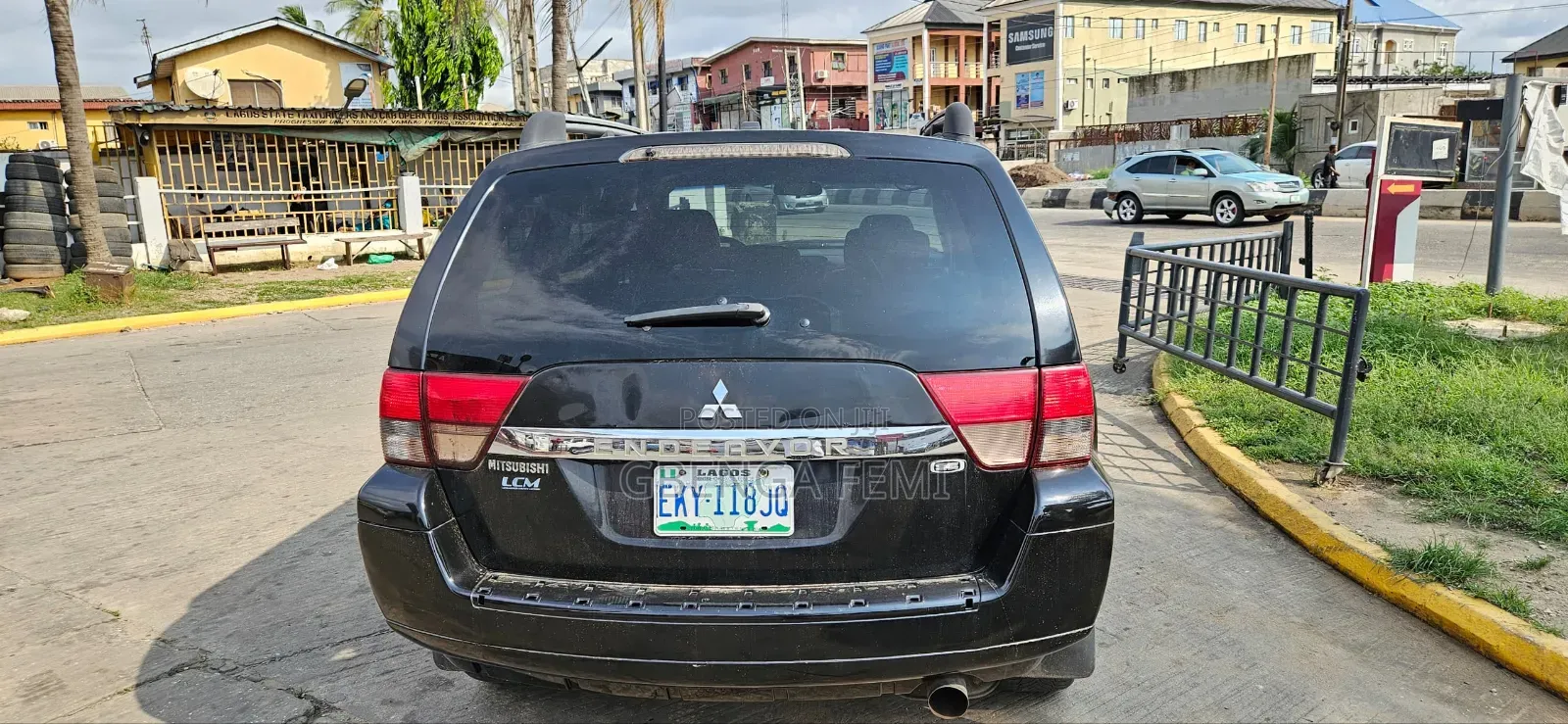 Mitsubishi Endeavor SE 2011 Black