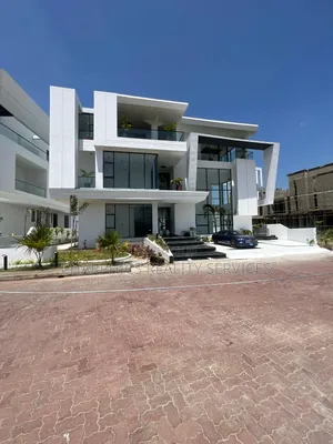 5bdrm Mansion in Osapa london for sale