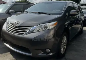 Toyota Sienna XLE AWD 7-Passenger 2013 Gray