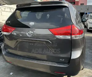 Toyota Sienna XLE AWD 7-Passenger 2013 Gray