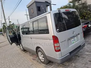 Ac Toyota Hiace Bus