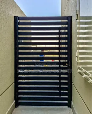 Mini Pedestrian Gate - Charming Entrance