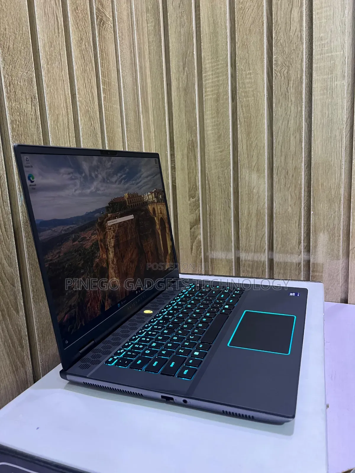 Laptop Dell Alienware M16 R2 32GB Intel Core Ultra 9 SSD 1T
