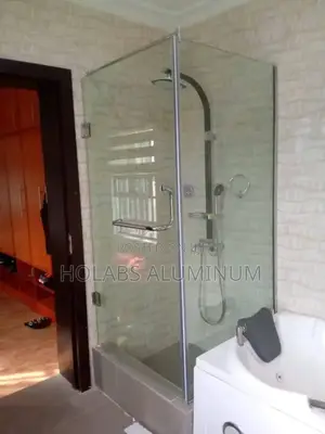 Toilet Cubicle 10mm Toughened