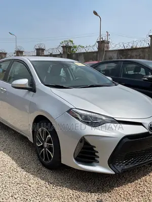 Toyota Corolla L (1.8L 4cyl 2A) 2018 Silver