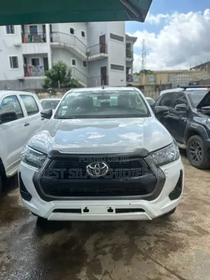 Toyota Hilux 2021 White