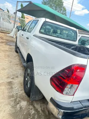 Toyota Hilux 2021 White