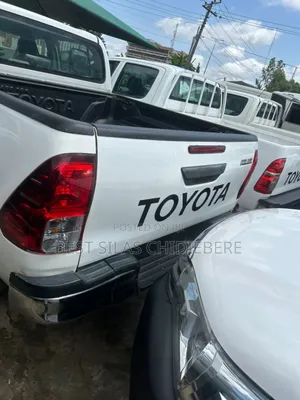 Toyota Hilux 2021 White