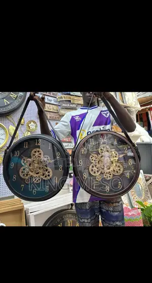 Big Belt Clock With Gears