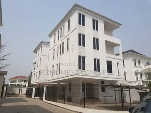 5bdrm Duplex in Banana Island for sale
