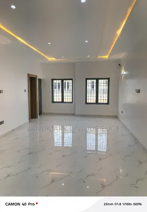 3bdrm Block of Flats in Lugbe Power House for rent