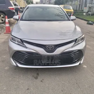 Toyota Camry LE FWD (2.5L 4cyl 8AM) 2018 Silver
