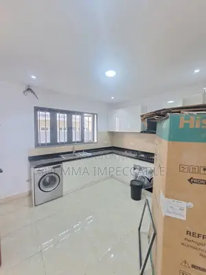 4bdrm Townhouse / Terrace in Lekki Phase 1 for rent