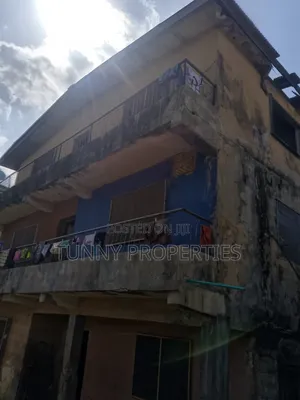 20bdrm House in Akowonjo for sale