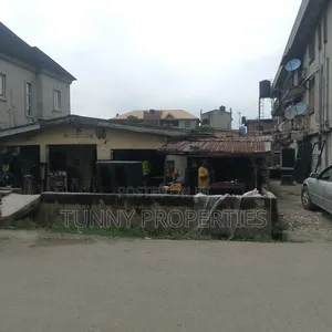 10bdrm Bungalow in Dopemu for sale