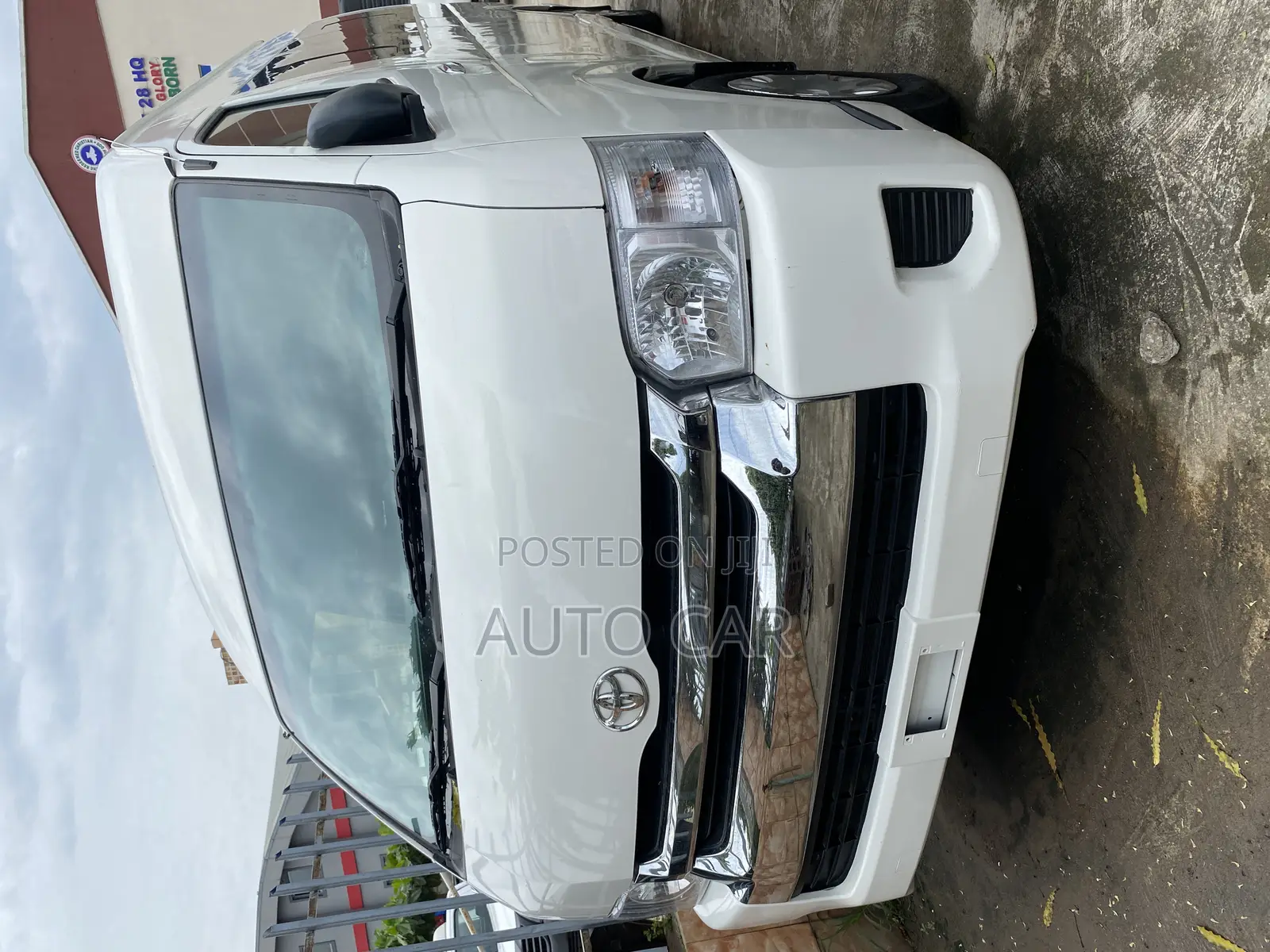 Toyota HiAce 2014 White