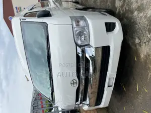 Toyota HiAce 2014 White