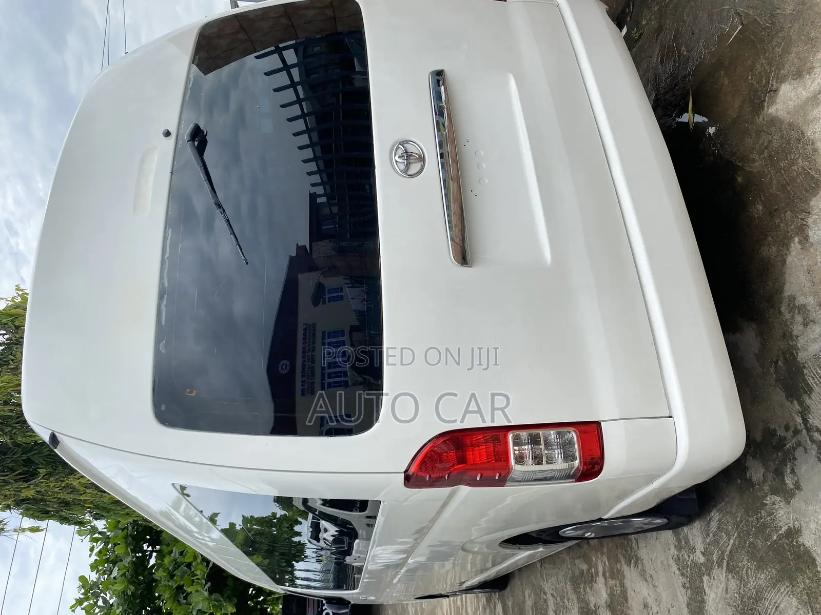 Toyota HiAce 2014 White
