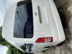 Toyota HiAce 2014 White