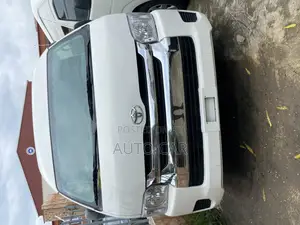 Toyota HiAce 2014 White