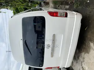 Toyota HiAce 2014 White