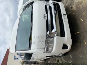 Toyota HiAce 2014 White