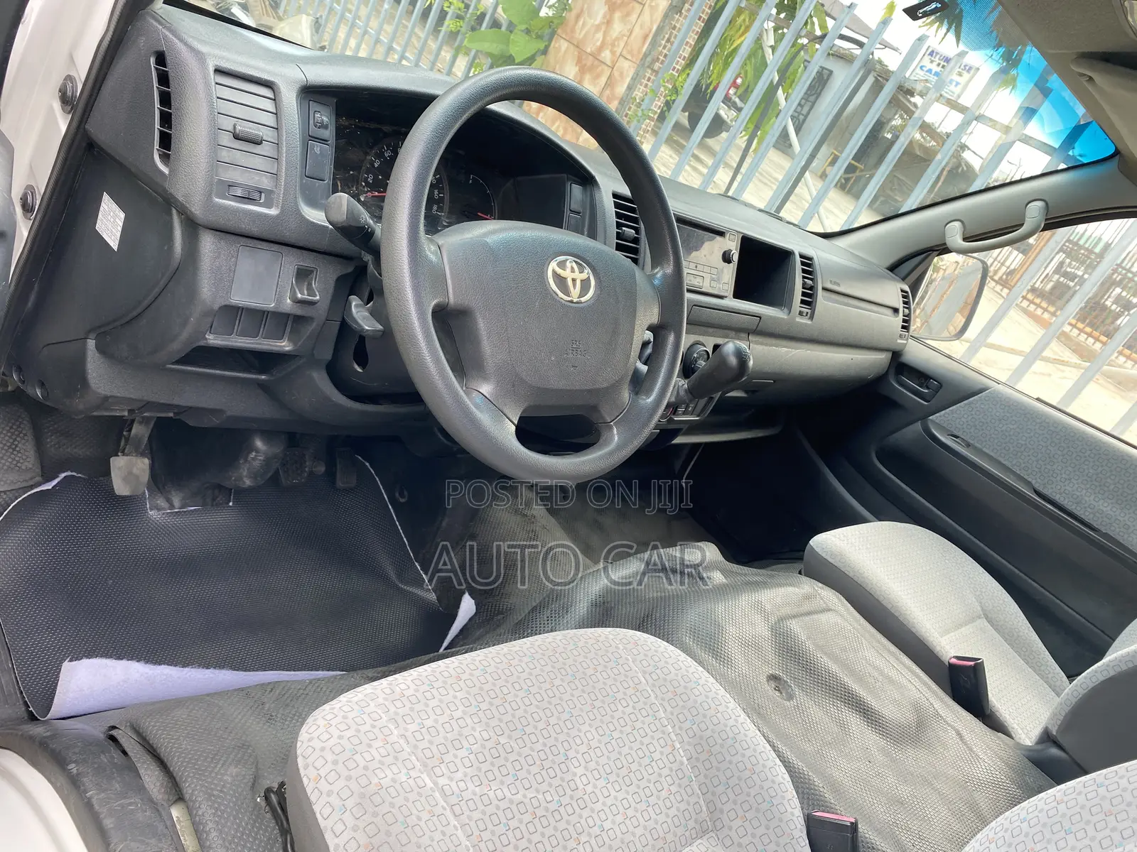 Toyota HiAce 2014 White