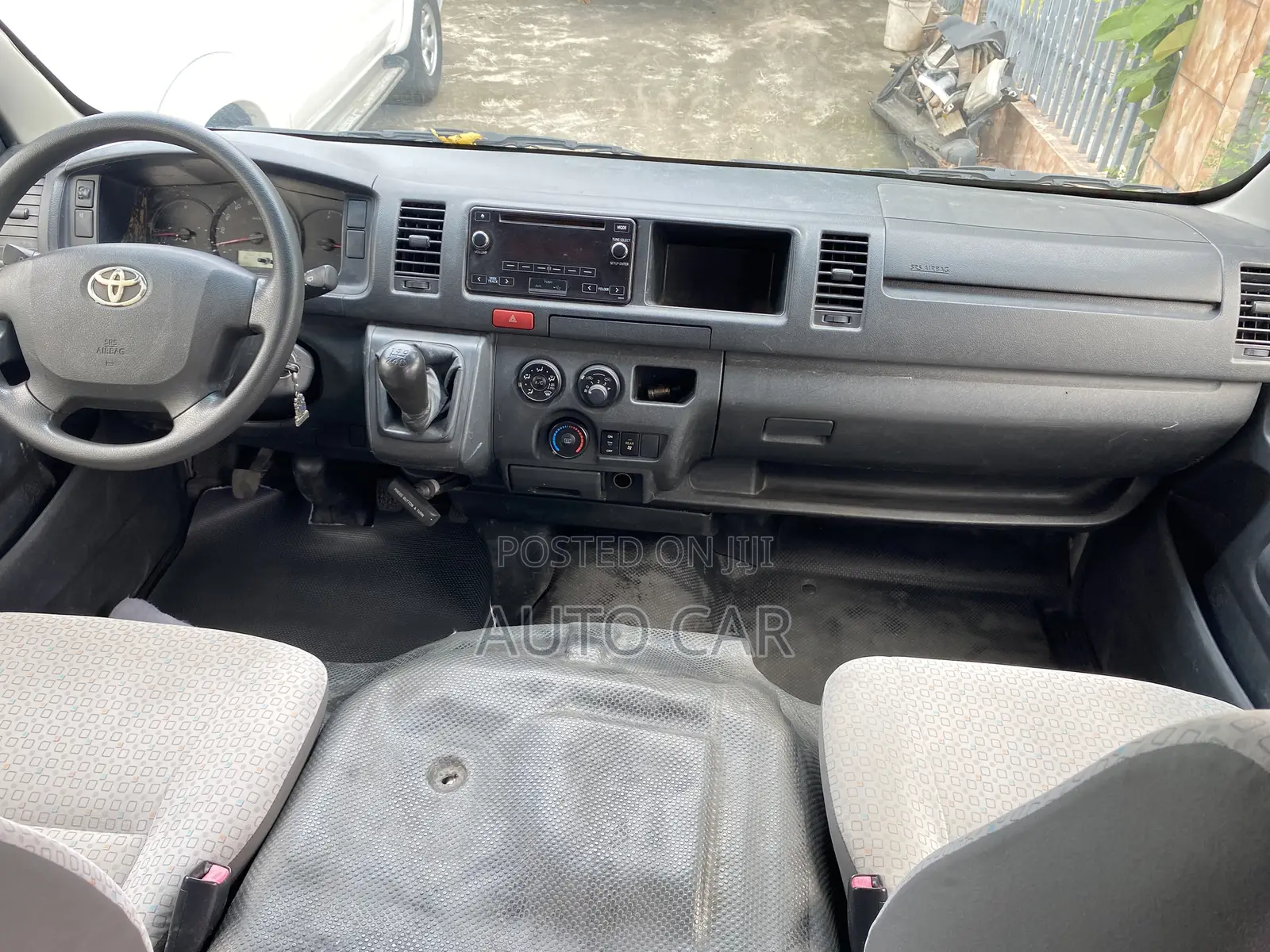 Toyota HiAce 2014 White