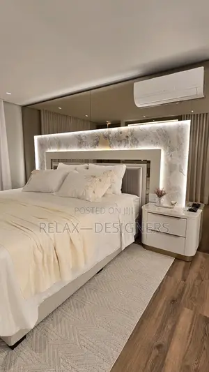 Classic Mirror Bed