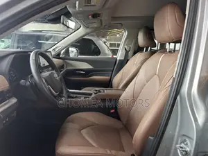 Toyota Highlander 2024 Silver