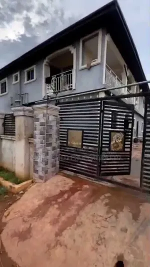 12bdrm Block of Flats in Benin City for sale