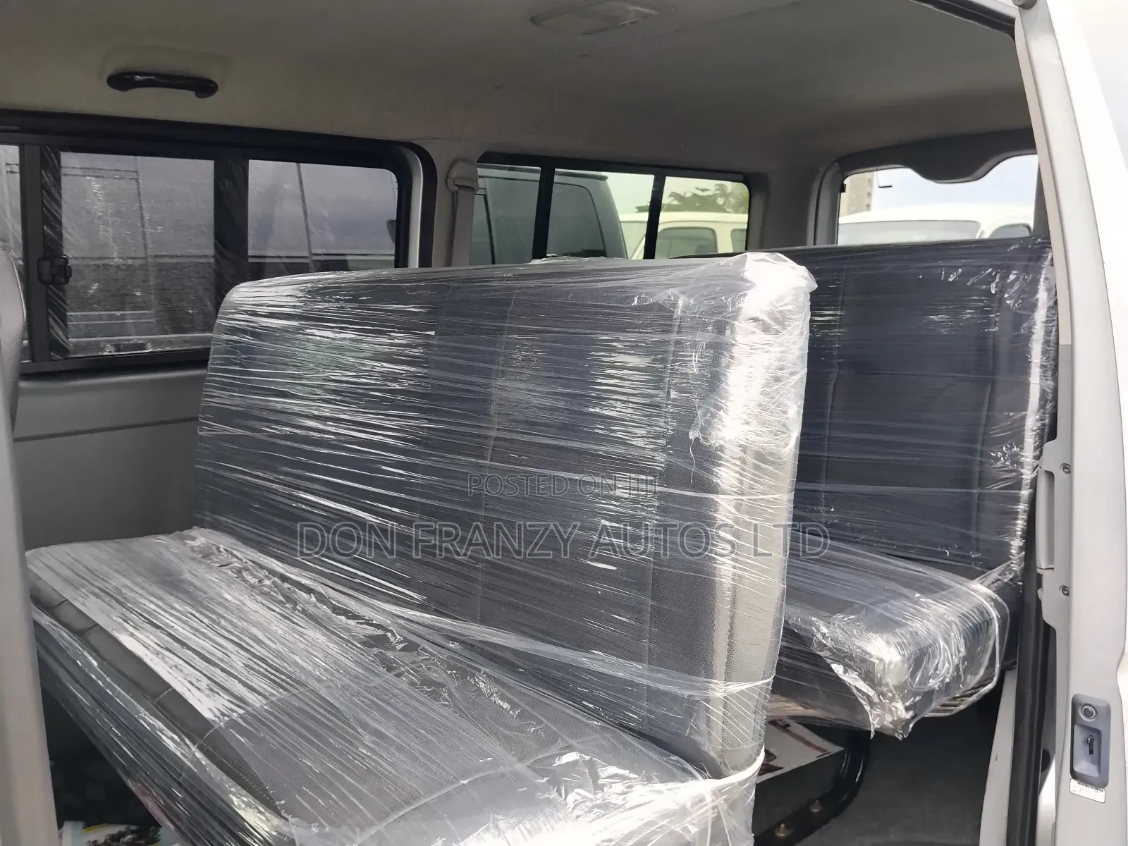 Toyota HiAce 2010 Silver