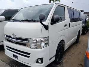 Toyota HiAce 2013 White