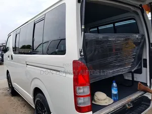Toyota HiAce 2013 White