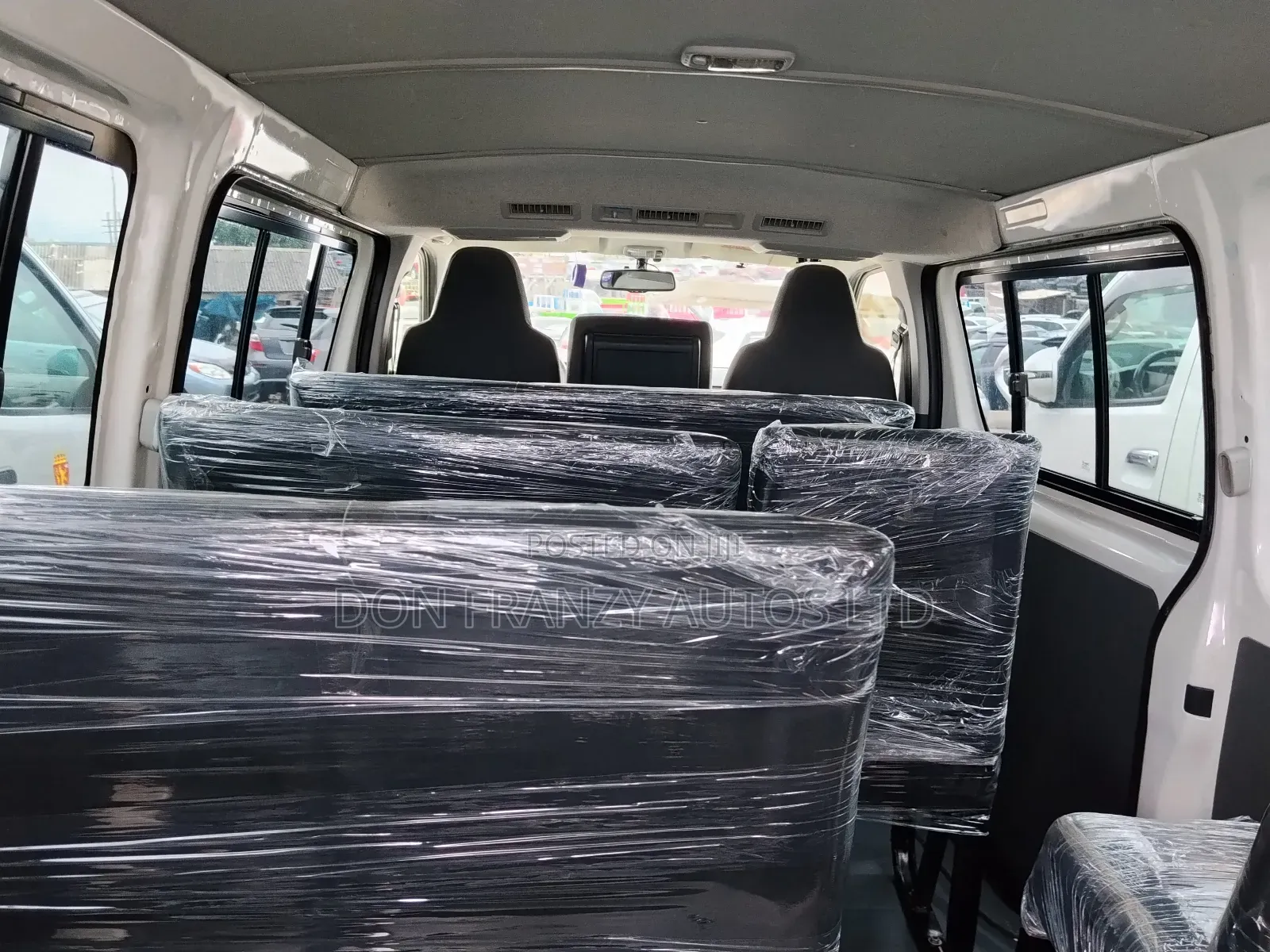 Toyota HiAce 2013 White