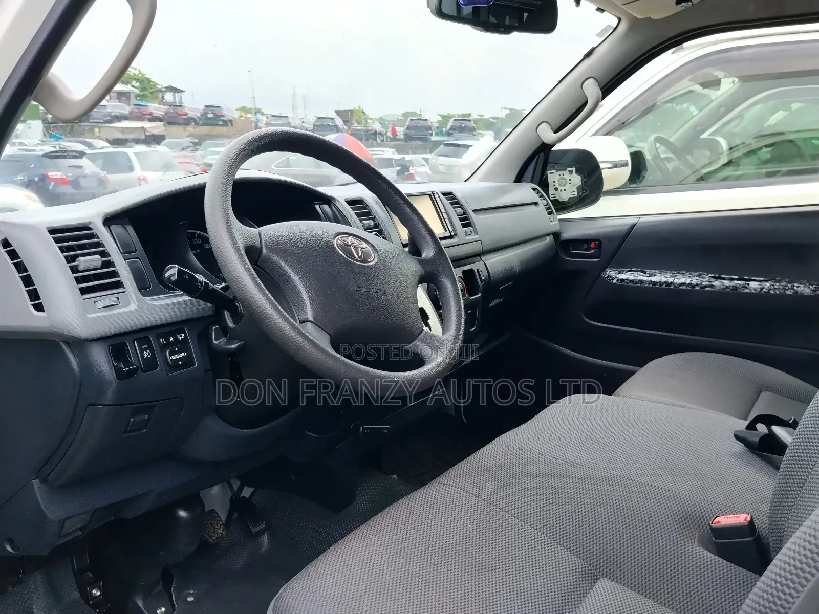 Toyota HiAce 2013 White