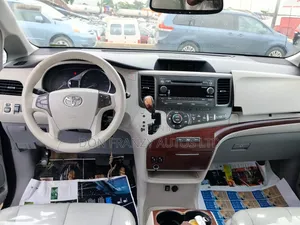 Toyota Sienna XLE 7 Passenger 2012 Green
