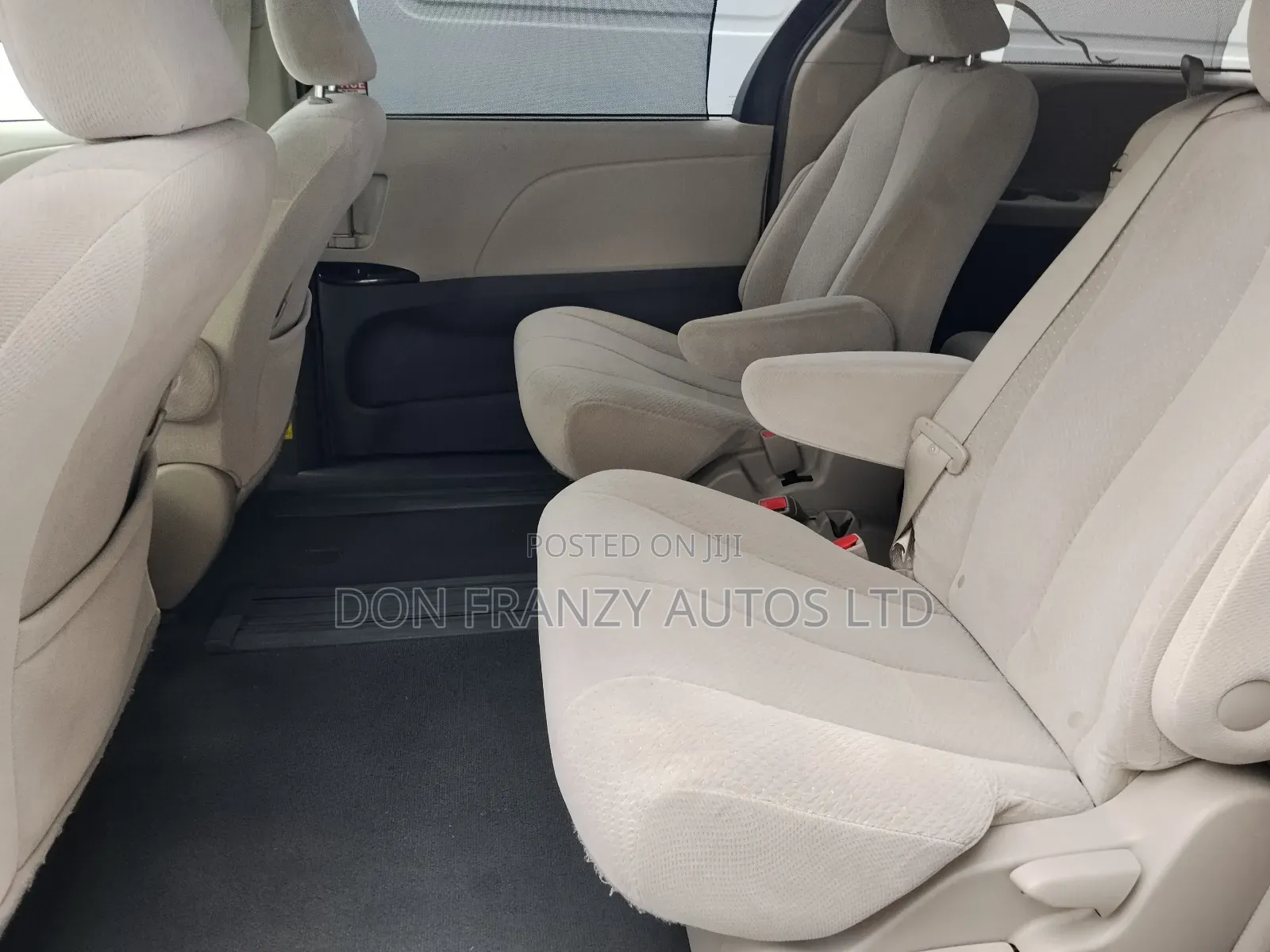 Toyota Sienna LE 7 Passenger 2012 Silver