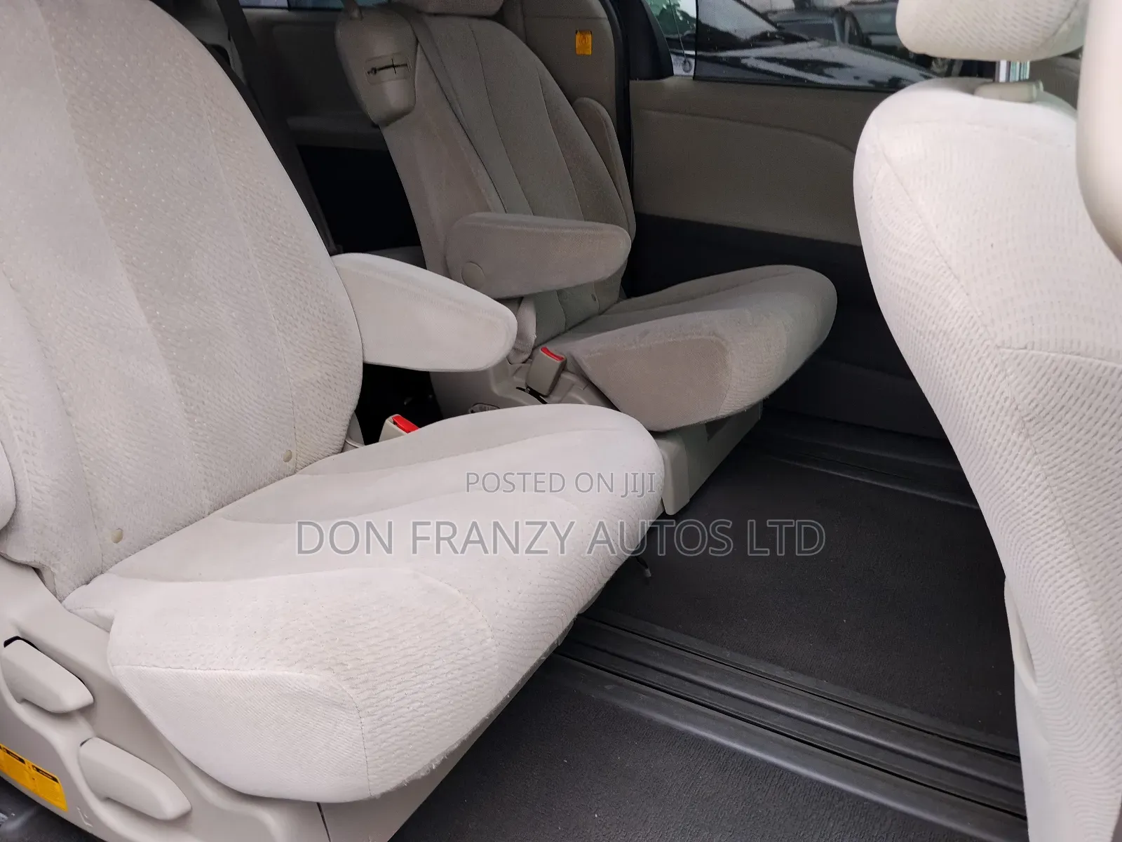 Toyota Sienna LE 7 Passenger 2012 Silver